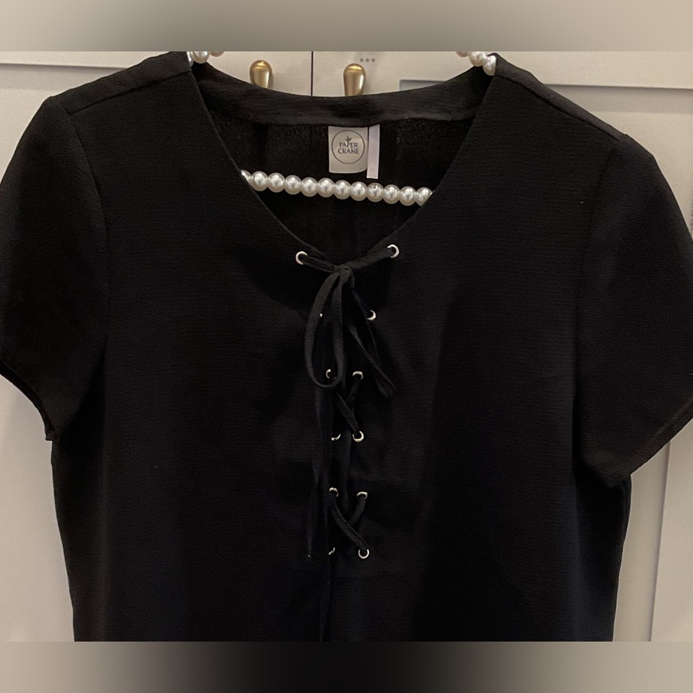 🔴PAPER CRANE BLACK LACE UP TOP🔴